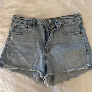 Abercrombie The Mom Short High Rise 28